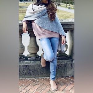 Mitchie’s 100% Wool Gray Shawl. Size OS.